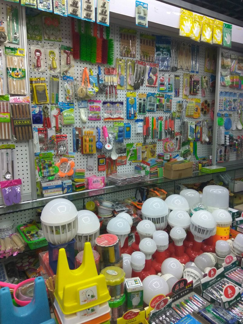 昆明卓尼商贸有限公司旗下的卓尼大酒店，以其独特的地理位置和优质的服务赢得了众多宾客的喜爱。今天，我们就来详细盘点一下这家酒店的各种实用工具与资源。